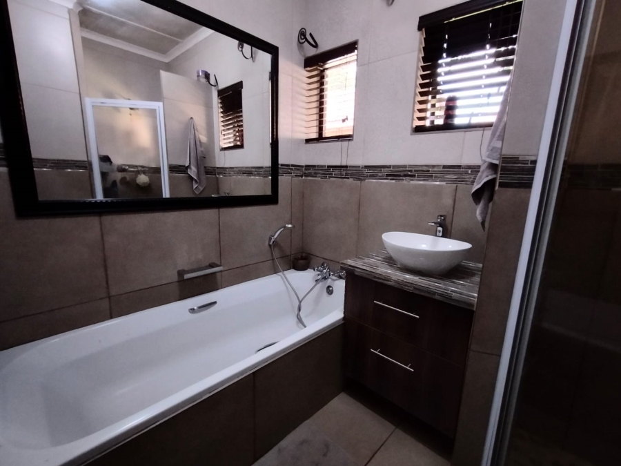 3 Bedroom Property for Sale in Protea Park North West